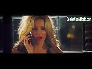 Elizabeth Banks in Walk of Shame (2014) 14