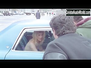 Carrie Flaska in Howard Stern's Private Parts (1997) 3