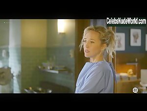 Caroline Bourg in Balthazar (series) (2018) 1