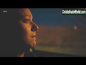 Caroline Abras Kissing , Hot in O Mecanismo (series) (2018) 16