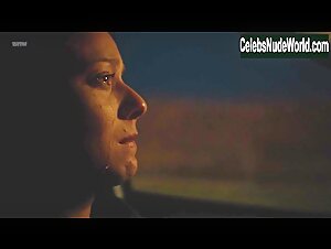 Caroline Abras Kissing , Hot in O Mecanismo (series) (2018) 17