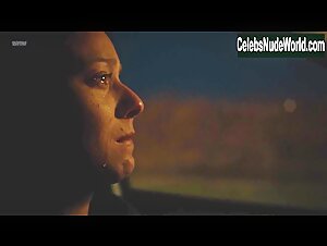 Caroline Abras Kissing , Hot in O Mecanismo (series) (2018) 18