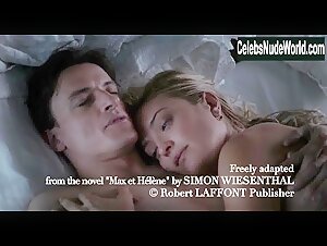 Carolina Crescentini in Max e Helene (2015) 11
