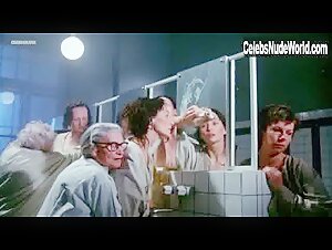 Carole Bouquet Blonde , Public Nudity in Tag der Idioten (1981) 1