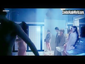 Carole Bouquet Blonde , Public Nudity in Tag der Idioten (1981) 10