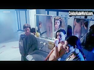 Carole Bouquet Blonde , Public Nudity in Tag der Idioten (1981) 13