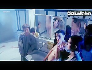 Carole Bouquet Blonde , Public Nudity in Tag der Idioten (1981) 14