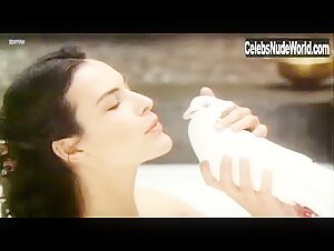 Carole Bouquet in Le bon roi Dagobert (1984) 15