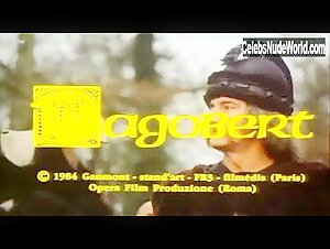 Carole Bouquet in Le bon roi Dagobert (1984) 3