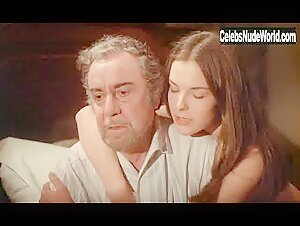 Carole Bouquet in Cet obscur objet du desir (1977) 18