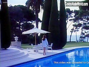 Carol Alt butt , hot scene in Miliardi (1991) 11