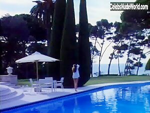 Carol Alt butt , hot scene in Miliardi (1991) 12