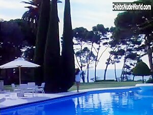 Carol Alt butt , hot scene in Miliardi (1991) 13