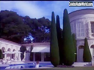 Carol Alt butt , hot scene in Miliardi (1991) 17