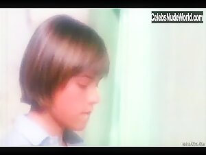 Carmen Weber in Tendres cousines (1980) 16