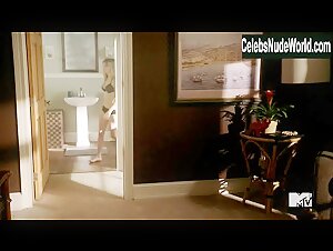 Carlson Young in Scream: The TV Series (series) (2015) 11