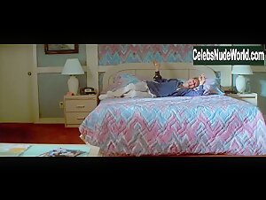 Charlize Theron in 2 Days in the Valley (1996) 2