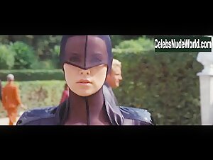 Charlize Theron in AEon Flux (2005) 3