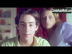 Charlotte Becquin in Bienvenue chez les Rozes (2003) 18
