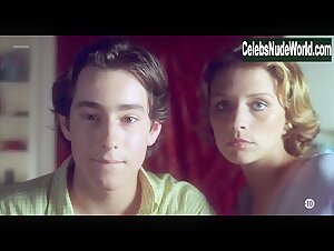 Charlotte Becquin in Bienvenue chez les Rozes (2003) 19