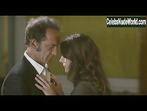 Chiara Mastroianni in Les salauds (2013) 1