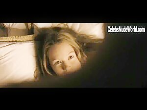 Chloe Stefani in Henri 4 (2010) 1