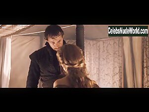 Chloe Stefani Blonde , Explicit scene in Henri 4 (2010) 4