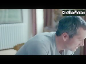 Christa Theret in Doubles vies (2018) 7