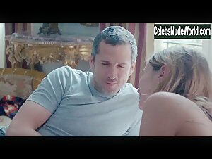Christa Theret in Doubles vies (2018) 9