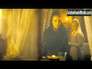 Christa Theret Maid , Costume in Maximilian: Das Spiel von Macht und Liebe (series) (2016) 18