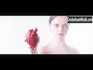 Christina Ricci Gore , Explicit in After.Life (2009) 14