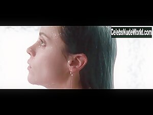 Christina Ricci Shower , Gore in After.Life (2009) 15