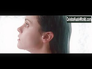 Christina Ricci Shower , Gore in After.Life (2009) 16