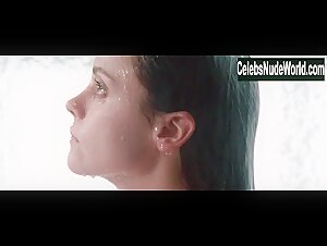 Christina Ricci Shower , Gore in After.Life (2009) 17
