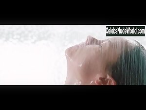 Christina Ricci Shower , Gore in After.Life (2009) 7