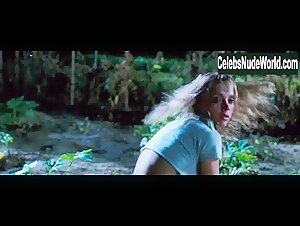 Christina Ricci Outdoor , Cleavage in Black Snake Moan (2006) 5
