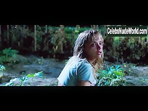 Christina Ricci Outdoor , Cleavage in Black Snake Moan (2006) 6