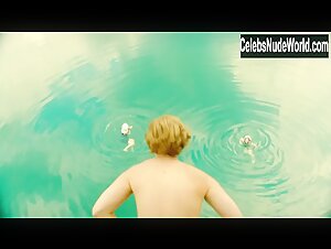 Christina Ricci Outdoor , Wet in Z: The Beginning of Everything (series) (2015) 13