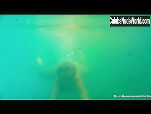 Christina Ricci Outdoor , Wet in Z: The Beginning of Everything (series) (2015) 15