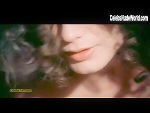 Corinne Clery Brunette , Hot in Natale in casa d'appuntamento (1976) 6