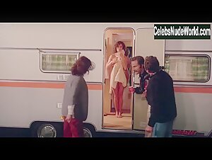 Corinne Clery in Autostop rosso sangue (1977) 2