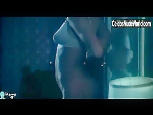 Corinne Clery Lingerie , Brunette in Kleinhoff Hotel (1977) 11
