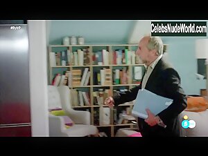 Cristina Alarcon in ByB, de boca en boca (series) (2014) 6