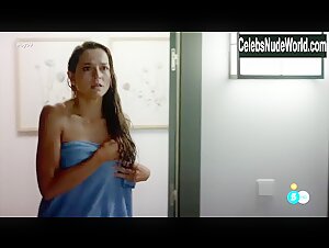 Cristina Alarcon in ByB, de boca en boca (series) (2014) 7