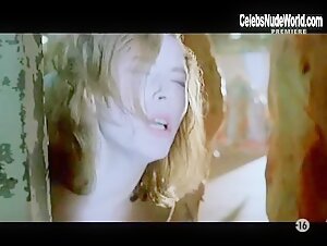 Cynthia Van Damme in Emmanuelle au 7eme ciel (1993) 14