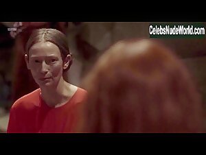 Dakota Johnson in Suspiria (2018) 8