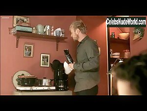 Danica Curcic in Over kanten (2012) 19