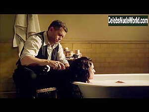 Danielle Cormack Brunette , Bathtub in Underbelly (series) (2008) 13