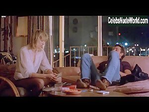 Darlanne Fluegel in To Live and Die in L.A. (1985) 14