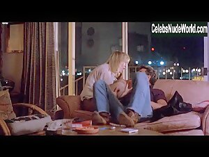 Darlanne Fluegel in To Live and Die in L.A. (1985) 15
